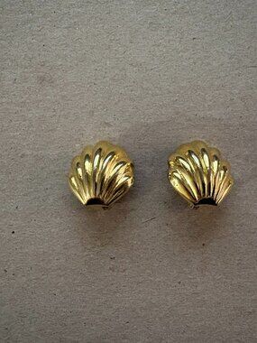 Monet 1980s vintage signed gold plated clam shell clip on earrings